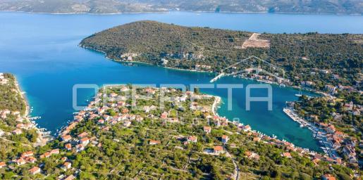 Drvenik Veliki – građevinsko zemljište 470 m², 200m od mora