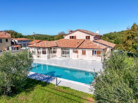 Istra, Vrsar, predivna prostrana vila sa bazenom i konobom