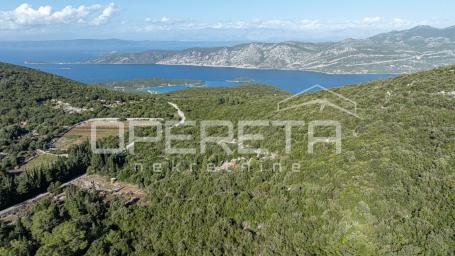 Atraktivno poljoprivredno zemljište 9400 m2, nedaleko od mora, Pupnat