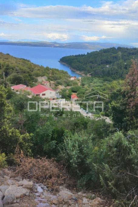 Šolta – šarmantna kuća u Gornjoj Krušici, 200 m od mora