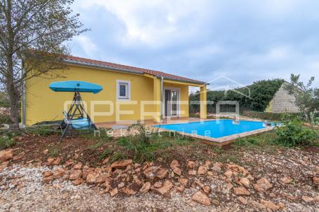 Prizemnica 70m2 s bazenom i dvorištem - Svetvinčenat