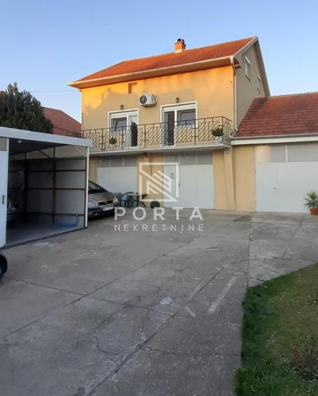 Kuća-3 posebna  stana,3 pp od 150 m2, garaža, plac 5,5ari, dvorište ID#1563
