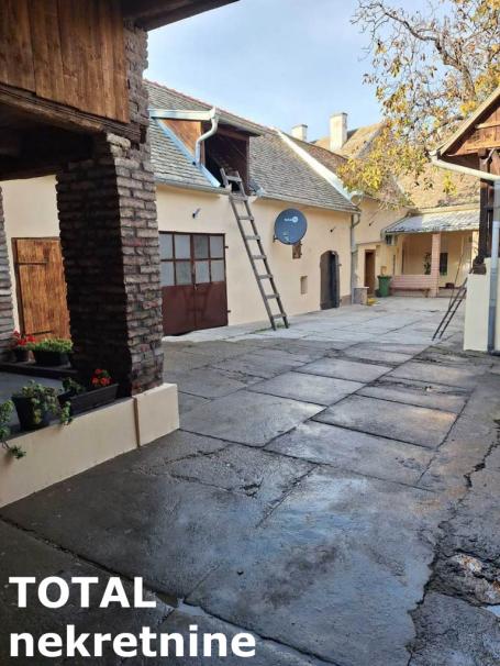 SREMSKI KARLOVCI - CENTAR - 504.00 m2