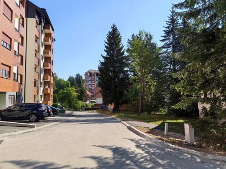 Građevinsko zemljište sa postojećim objektom, Zlatibor. Odlična lokacija! Preporuka!