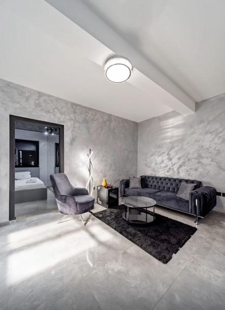 Luksuzni apartman sa garažnim mestom. Dugoročno iznamljivanje. 