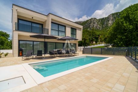 Crikvenica, okolica, impozantna vila s pogledom na more! ID 618