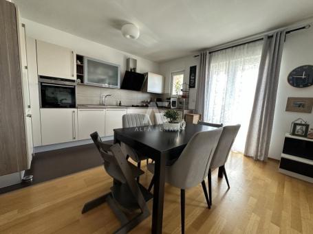 Viškovo, namješten stan s pogledom na more! ID 649