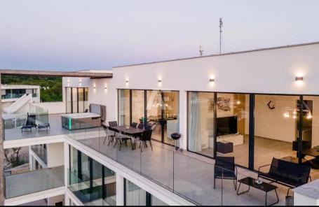 Malinska, luksuzni penthouse sa panoramskim pogledom na more!  ID 19