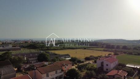 Novigrad - okolica,  atraktivno građevinsko zemljište 1,5 km od grada i mora. 