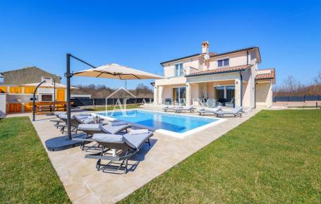 Istrien, Labin, Umgebung - ein geräumiges Haus mit beheiztem Pool in ruhiger Lage