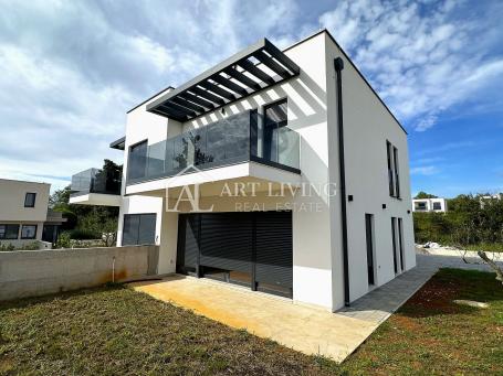 GELEGENHEIT!!! ATTRAKTIVES DOPPELHAUS IN DER NÄHE VON NOVIGRAD, 300 m VOM MEER ENTFERNT
