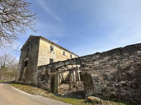 Istrien, Grožnjan, Umgebung – 2 authentische istrische Häuser zur Renovierung – GELEGENHEIT