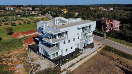 Umag, okolica  – 2S+DB, zajednički bazen, 400 m od mora, PRILIKA!