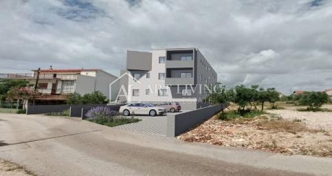 Vodice - moderan dvosoban stan u novogradnji, 500 m od mora