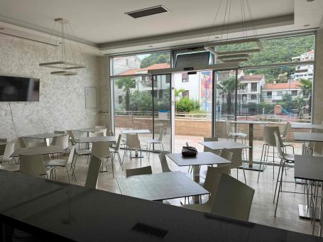Prodaja potpuno opremljenog restorana u Budvi, Rozino – 90 m² sa terasom i magacinom, atraktivna lok