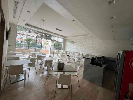Izdavanje opremljenog poslovnog prostora (restorana) u Budvi, Rozino – 90 m² sa terasom i magacinom 