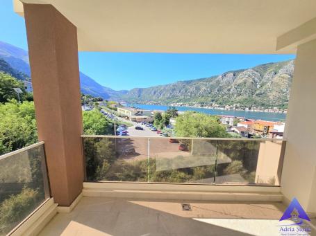 Prodaja, Stan, 140m2 , Kotor