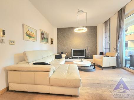 Izdavanje, Stan, 49m2 , Budva