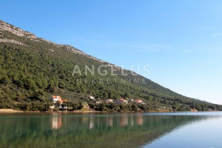 Pelješac, Ston - građevinsko zemljište južne orijentacije na blagoj padini, 22000 m2