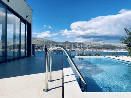 Čiovo - luksuzna vila sa otvorenim pogledom na more, 315 m2