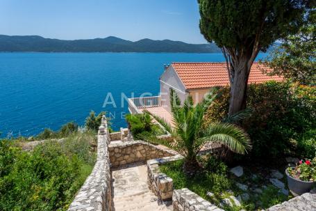 Dubrovačko primorje, dvije kuće na samoj obali mora – posebna lokacija – 214 m2