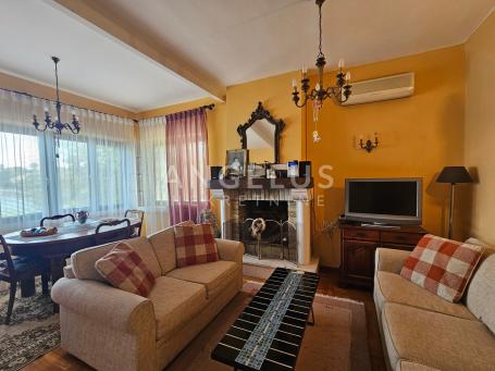 Brač, Sutivan - kamena kuća, 1. red uz more