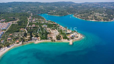 Šolta - Zemljište prvi red uz more,  10 000m2