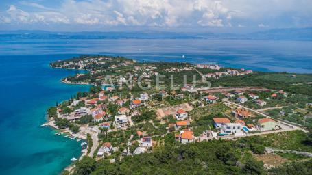 Šolta, Nečujam - građ. zemljište u blizini mora, 1100 m2