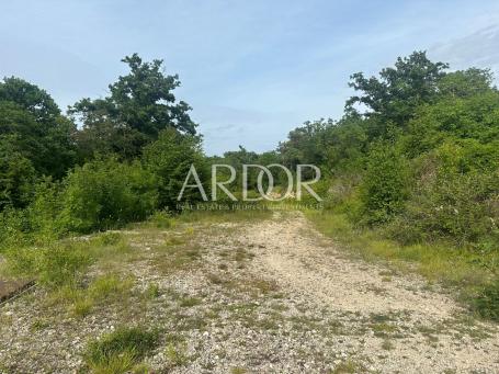 Permani, građevinsko zemljište 21000 m2