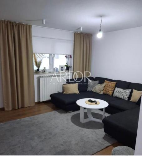 Njivice, prostrani apartman u prizemlju sa okućnicom