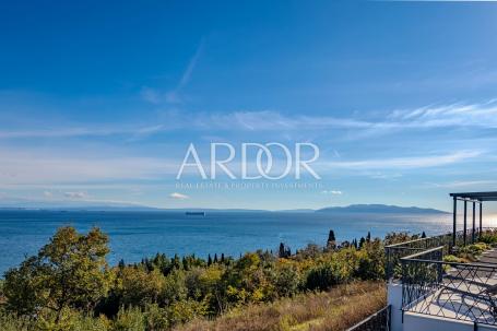Opatija, luksuzni dvoetažni stan u prekrasnoj novogradnji