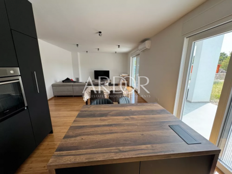 Vrbnik, novogradnja sa okućnicom od 828 m2