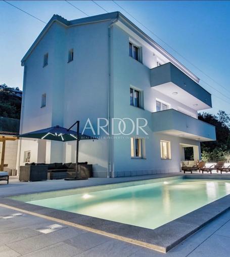 Bregi, prostrana villa sa bazenom