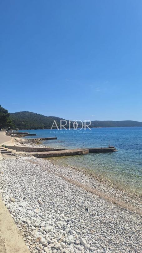 Otok Cres, zemljište 200m od mora