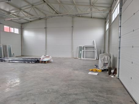 PALILULA ZRENJANINSKI PUT 300m2 , 1500e