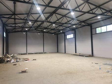 PALILULA ZRENJANINSKI PUT 450m2 , 2300e