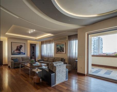 CUKARICA BANOVO BRDO 230m2 , 700000e