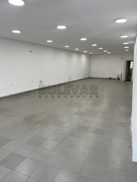 Izdaje se poslovni prostor 240m2