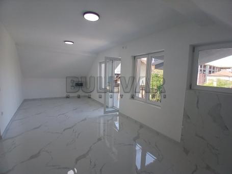Izdaje se poslovni prostor u Cetinjskoj ulici, 150m2
