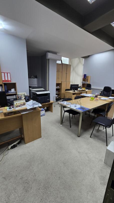 Izdaje se lokal u Zoni 2, 37m2