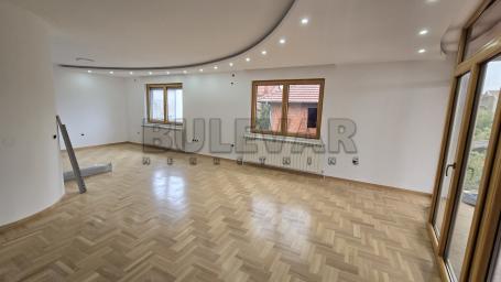 Izdaje se poslovna zgrada na Ledenoj steni, 600m2