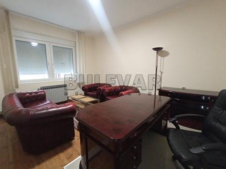 Izdaje se stambeno poslovni prostor u centru grada
