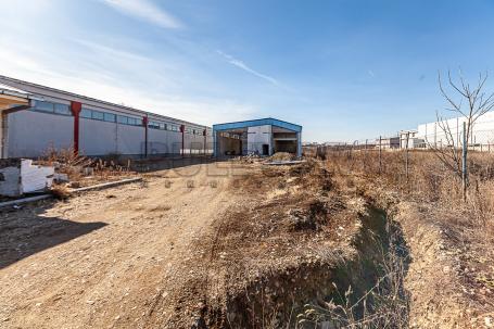 Poslovni  objekat  u  izgradnji, 326 m2, plac  od  9.641 m2, Mramorsko  brdo