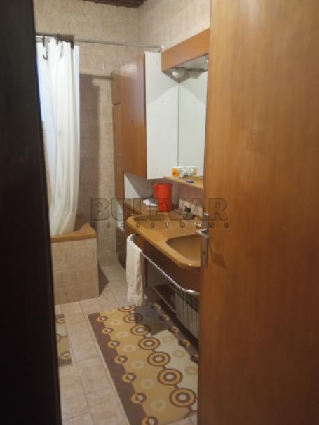 Kuća u Kragujevcu, naselje Vašarište - površina 89 m2, u osnovi, dva pomoćna objekta 43 m2 I 27 m2, 