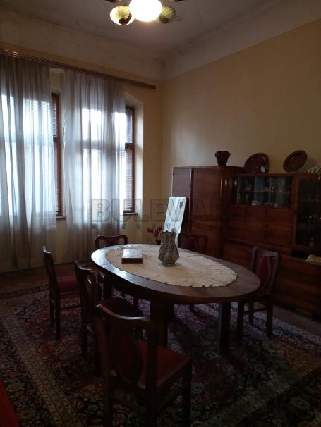 Kuća u Kragujevcu, centar - kuća 166 m2, podrum 100 m2, lokal 30 m2