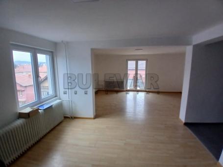Odličan trosoban stan u kući. 93m2, 3. sprat- potkrovlje, Duvanište