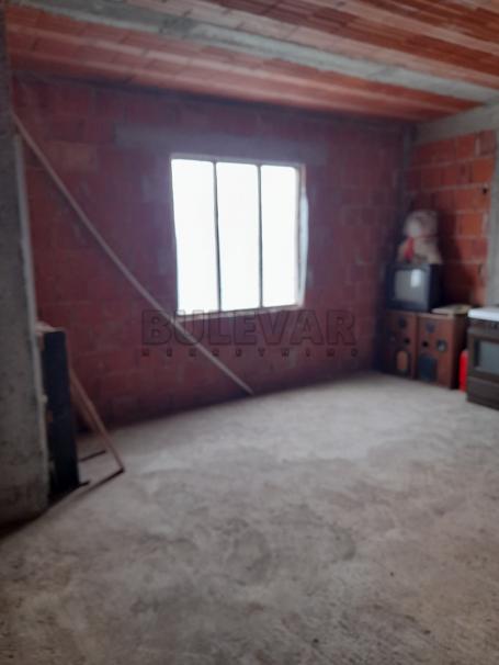 Stambeno poslovni objekat Kragujevac, selo Đuriselo, površina 960 m2  plac 3169 m2
