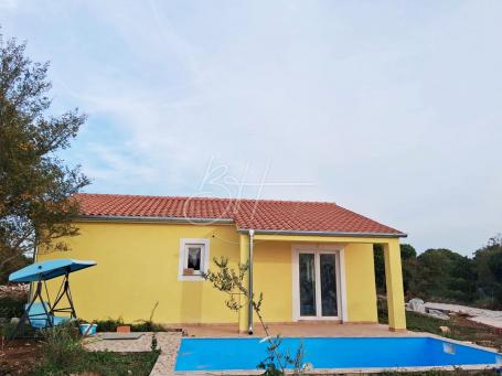 SNIŽENO! Samostojeća kuća s bazenom u izgradnji, 72 m2