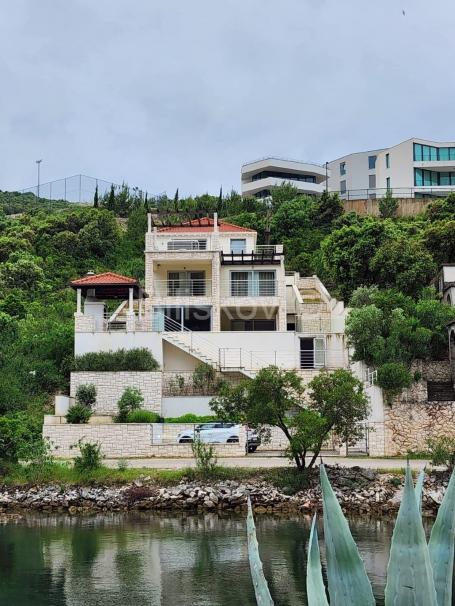 Korčula, prodaja, vila, bazen, 1. red do mora