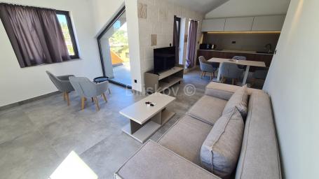 Prodaja, Brač, Sutivan, trosoban svijetao penthouse, pogled na more